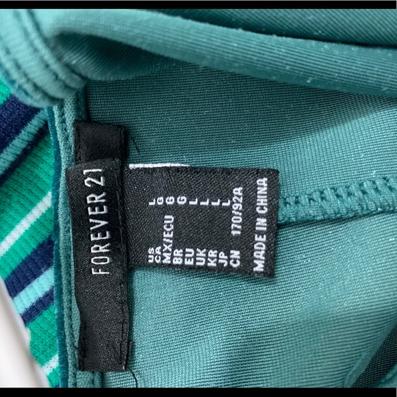 Turquoise T-shirt dress.With slit in the middle. - Picture 3 of 3